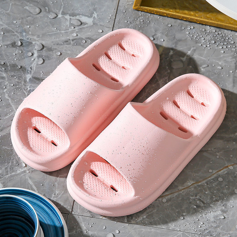 2023 new bathroom slippers summer stepping on excrement feeling leaking quick-drying indoor slippers home sandals wholesale