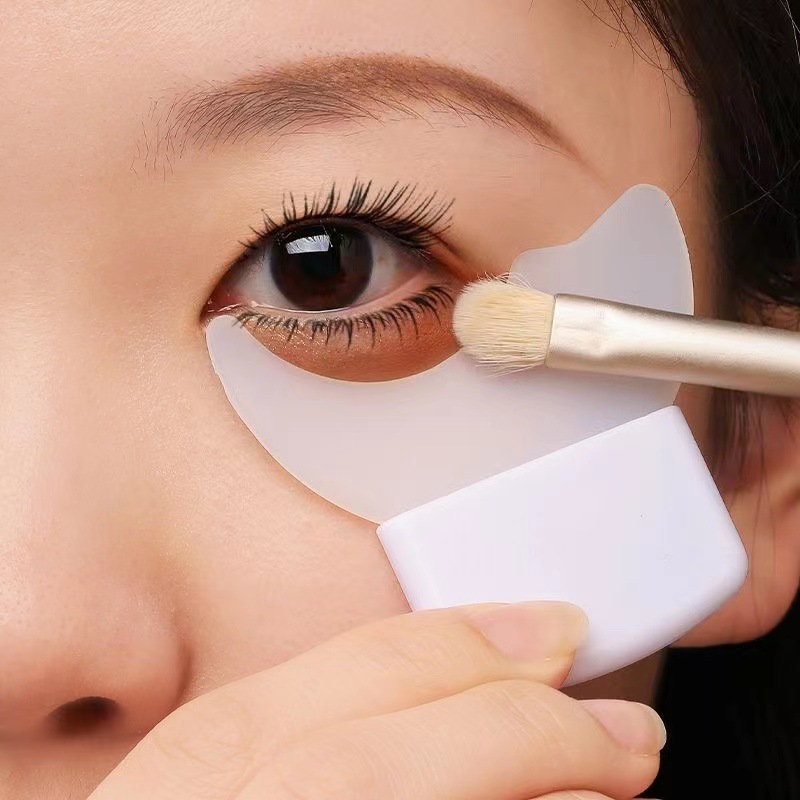 New multi-functional eye shadow auxiliary artifact mascara eyeliner silicone baffle tool upper and lower eyelid beauty makeup