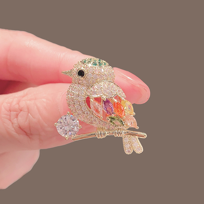 Magpie bird high-end brooch high-grade sense niche anti-exposure buckle personality suit collar pin corsage female accessories
