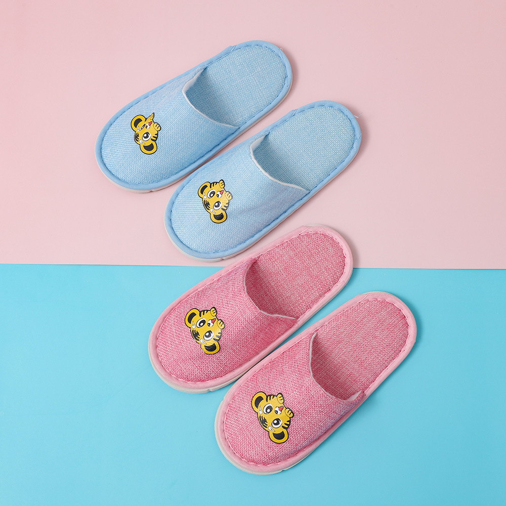 Star hotel disposable children's slippers wholesale B & B parent-child room children's cartoon slippers home closed toe non-slip