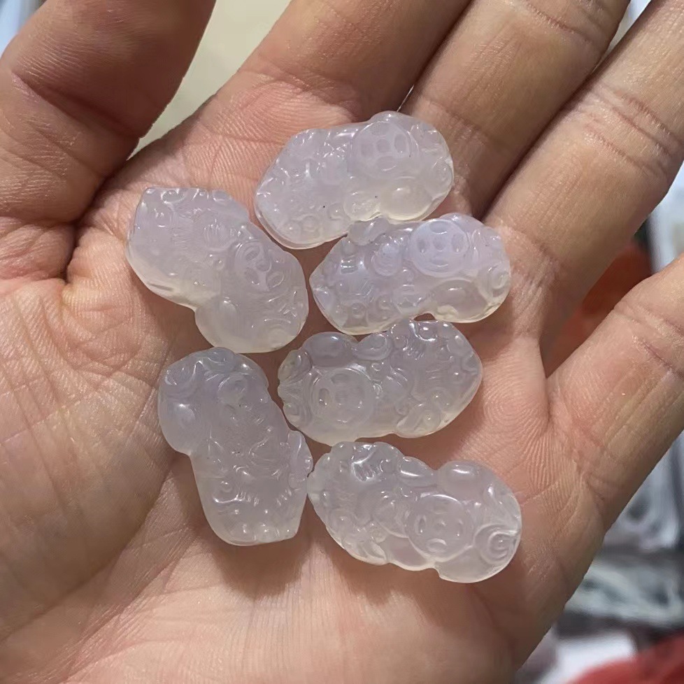 Agate Chalcedony Pendant Natural White Chalcedony Leather Break Keychain Pendant in stock Pendant for Men and Women Wholesale