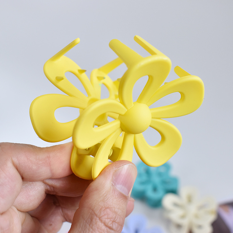 Cross-border  new plastic large flower scratch clip seamless spray paint frosted hair claw clip shark clip wholesale_voghion.com