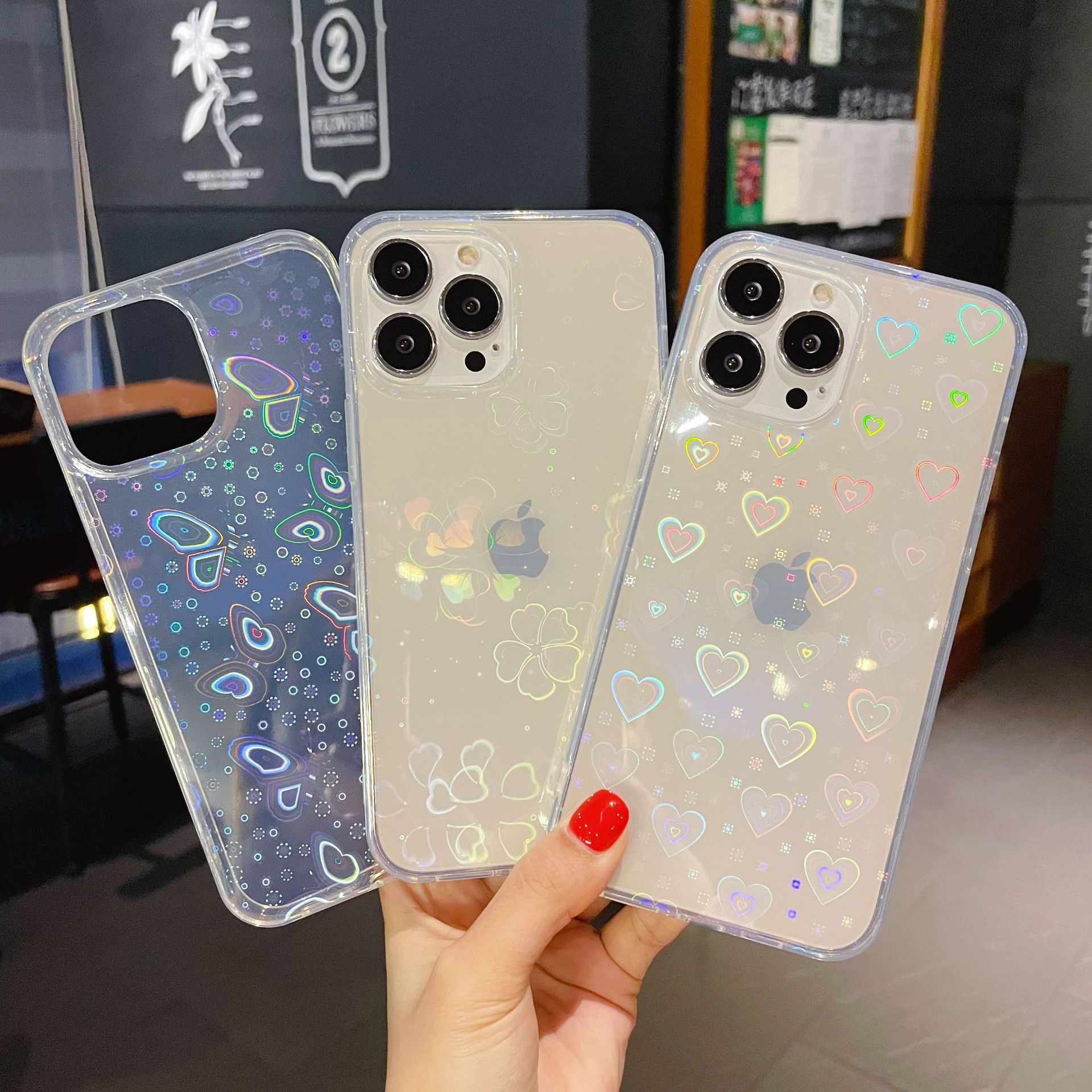 適用iPhone15Promax炫彩愛心手機殼一體蘋果13鐳射蝴蝶花朵保護套