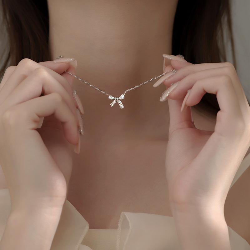 Bow Necklace Girls Summer Light Luxury Niche Design Clavicle Chain 2022 New Internet Celebrity Titanium Steel Chain