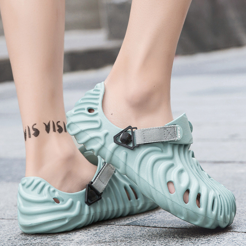 Fashion summer new casual men's excrement feeling baotou eva beach sandals men's summer hole shoes spot wholesale