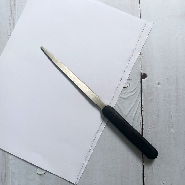 Factory Wholesale Office gift letter opener 19cm stainless steel plastic handle white cross-border envelope knife spot