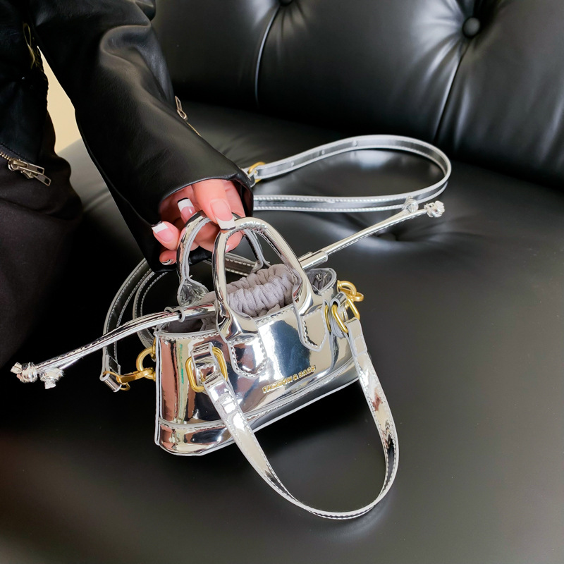 High-looking mini lipstick bag for women 2023 new cross-body all-match niche non-collision single shoulder glossy patent leather bag
