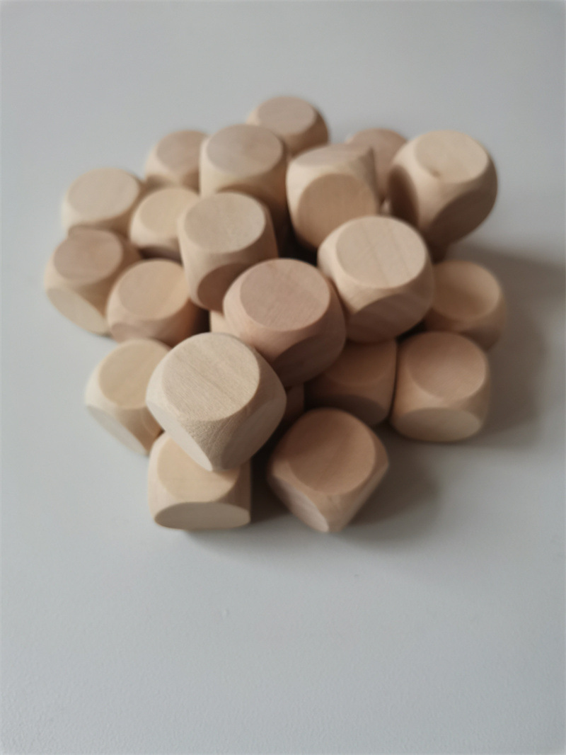 Factory wholesale quality level big dice 3cm blank solid wood color processing activity props table game accessories