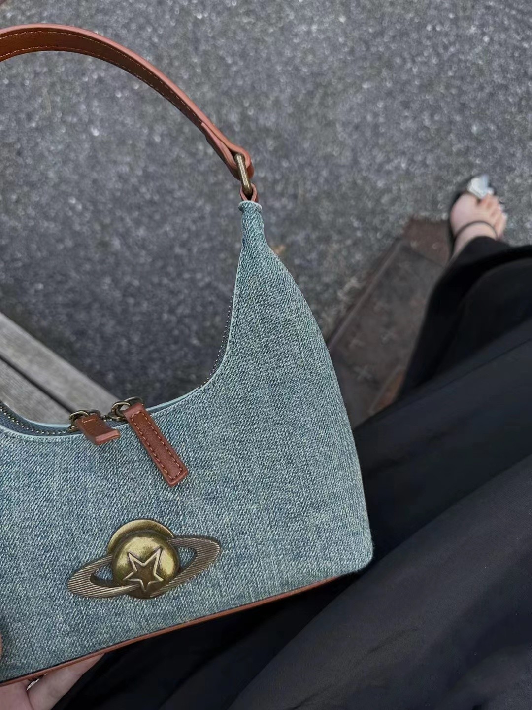 2023 autumn and winter New underarm bag wandering planet shoulder bag all-match handbag niche Denim underarm bag wholesale