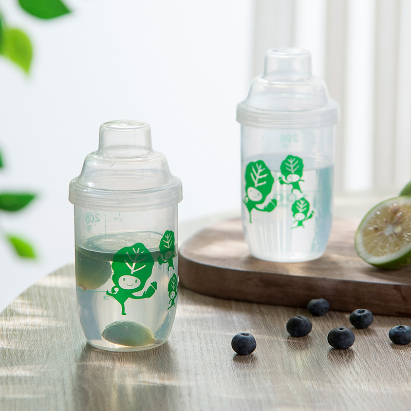 Sports accompanying carrying shaking cup watertight powder milkshake cup scale 200ml large diameter drinking cup customization