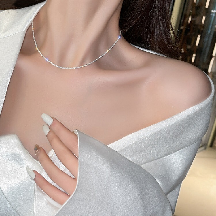 銀色の甘いネットの赤い装身具の満天の星のネックレスの女性のシンプルな波がきらきらと輝く森系の復古の首輪の義烏の装飾|undefined