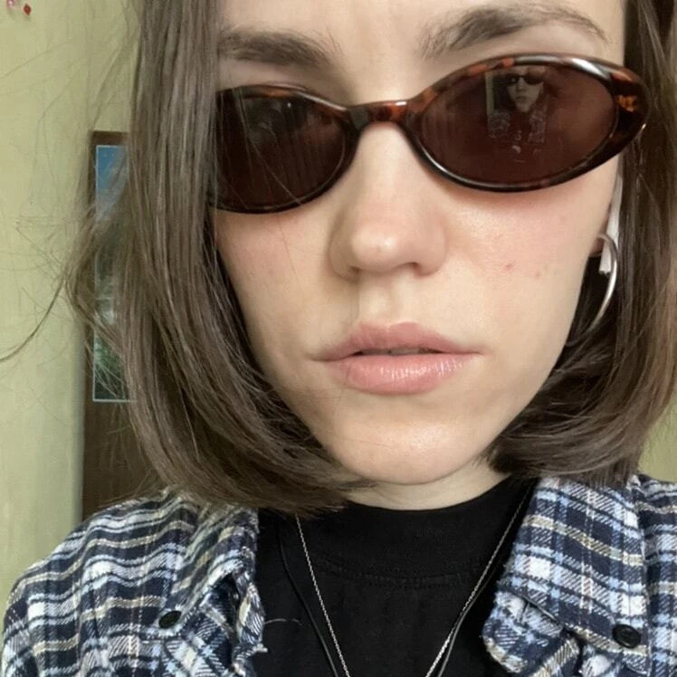 2023 New Vintage Small Frame Sunglasses Fashion Black Tea Oval Frame Cyber Celebrity Sunscreen Glasses Men's and Women's Sunglasses_voghion.com