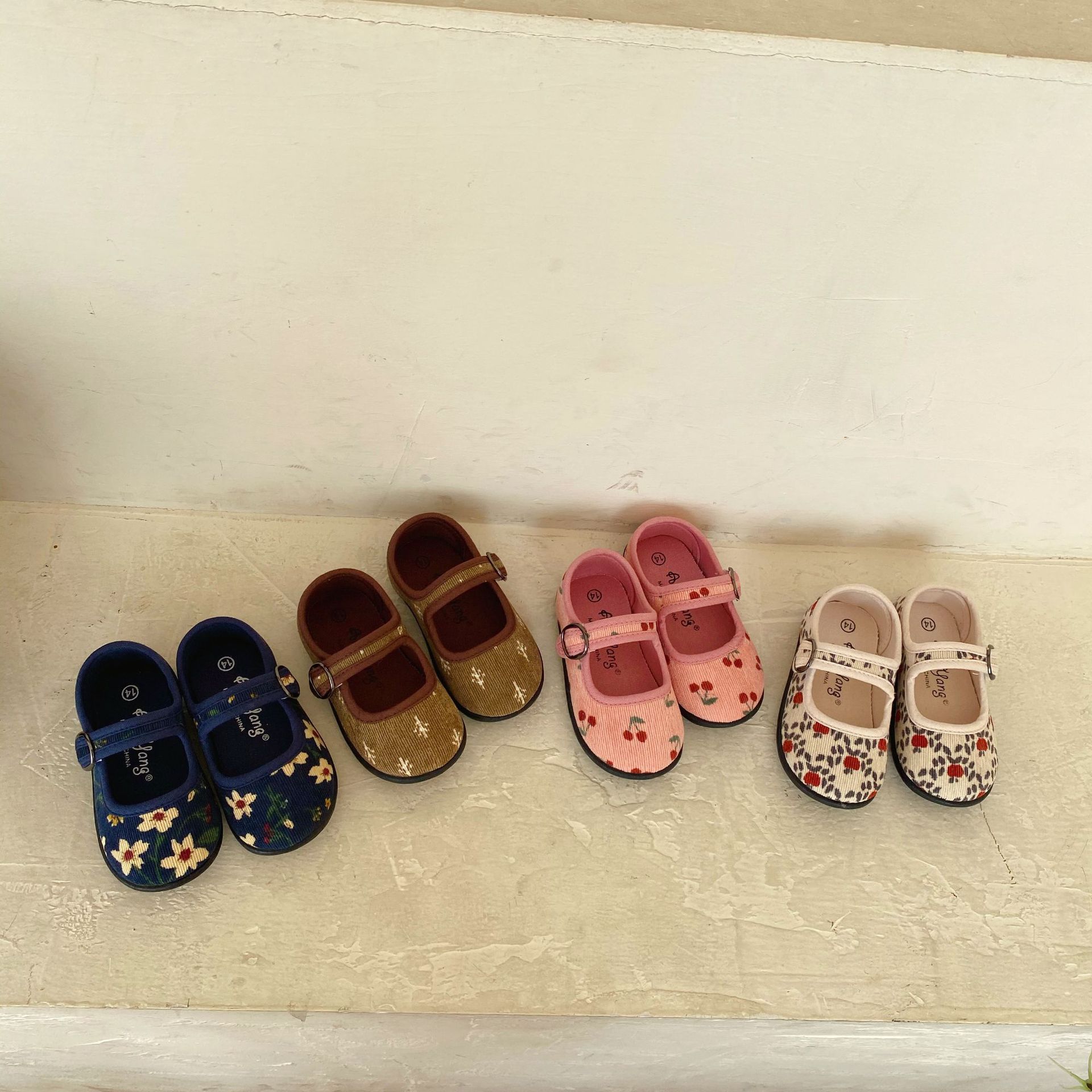 Autumn 2021 New Children's Korean-style Corduroy Floral Shoes for Boys and Girls Velcro Fashionable Kindergarten Soft-soled Shoes