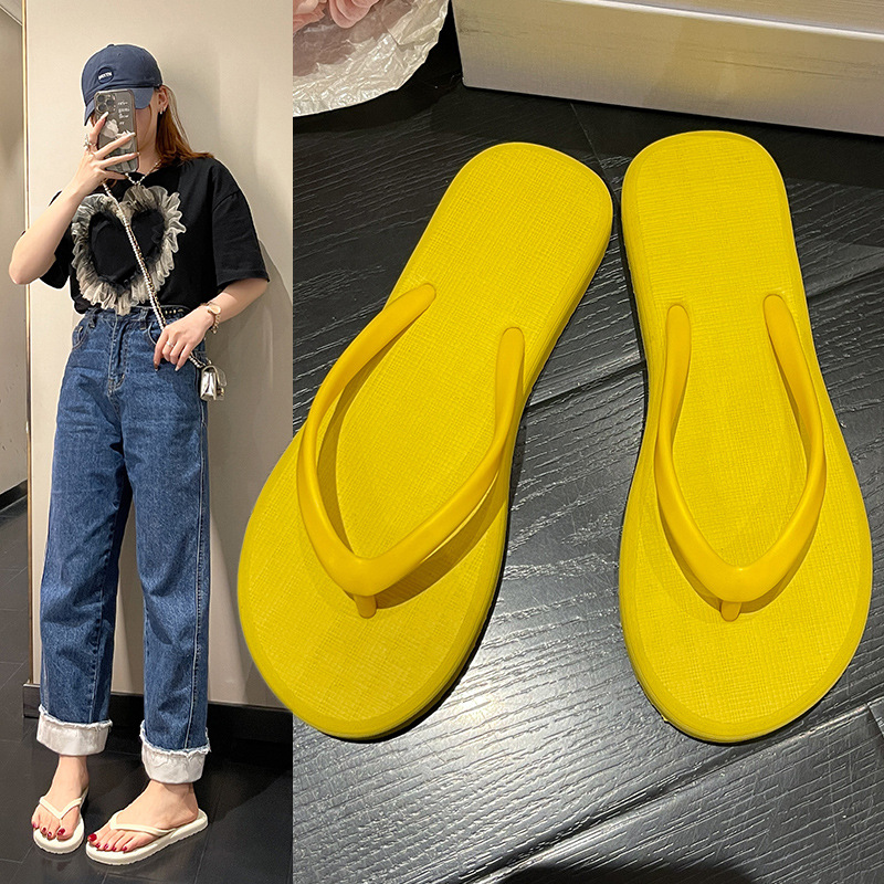 Factory wholesale high-end sense simple flip-flop women's summer new outdoor solid color clip-on beach sandals