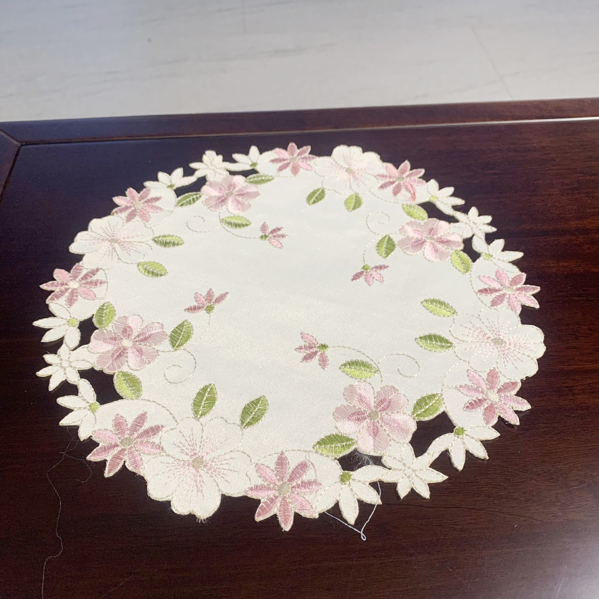 Wholesale European-style pastoral embroidered placemat polyester fabric decorative round table mat cross-border hot selling embroidery coaster