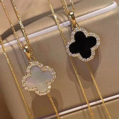 Clover sweater chain women's autumn and winter fashion Chanel style elegant necklace light luxury niche ins popular Net red clavicle chain