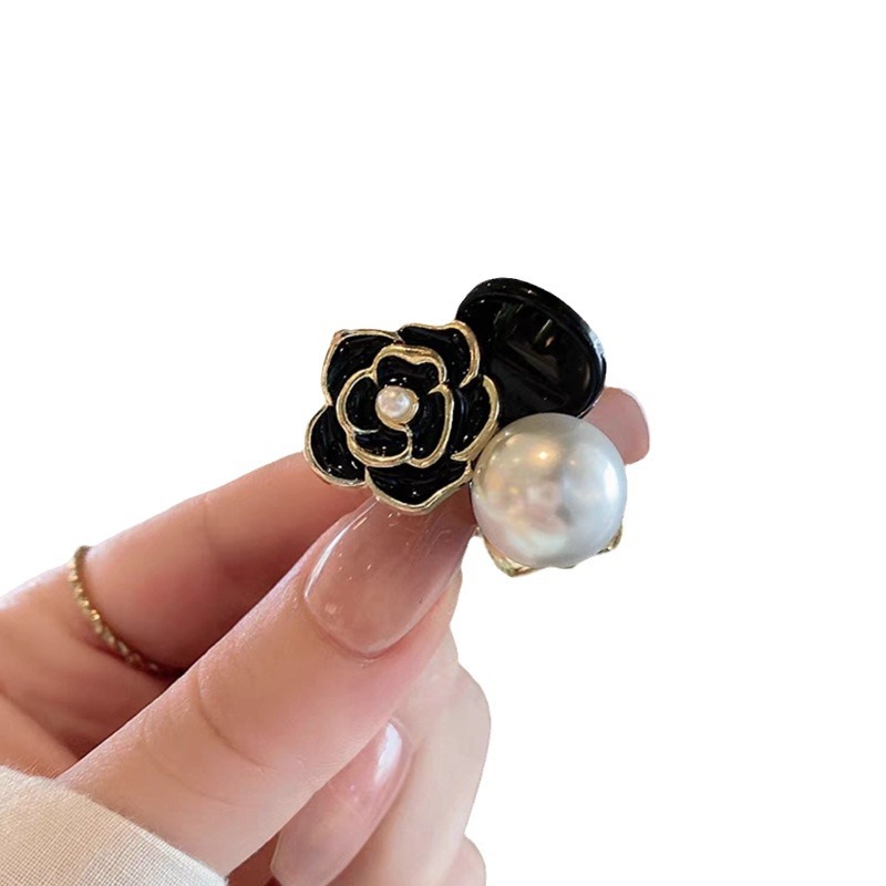 2024 New retro Camellia Pearl Mini small clip female bangs broken hair clip princess hair clip headdress
