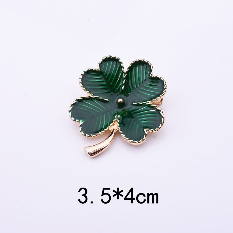 Lucky Four-Leaf Clover brooch dripping oil enamel love leaf pin natural wind anti-exposure four-leaf clover brooch wholesale