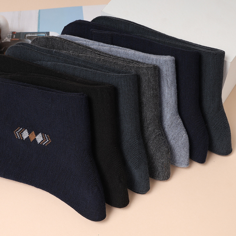 Socks autumn and winter men's mid-tube socks Four Seasons sweat-absorbent breathable deodorant men's stockings middle-aged socks casual cotton socks