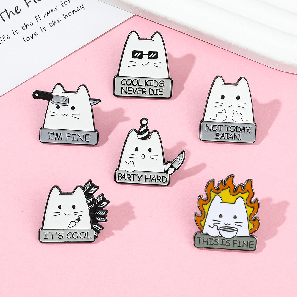 Cartoon funny white cat metal badge with a knife to play handsome arrow alloy paint drop oil brooch wholesale