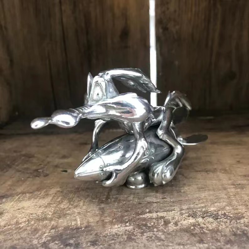 クロスボーダーwile e coyoteフード自動車愛好家のサプライズ装飾装飾樹脂車載装飾品|undefined