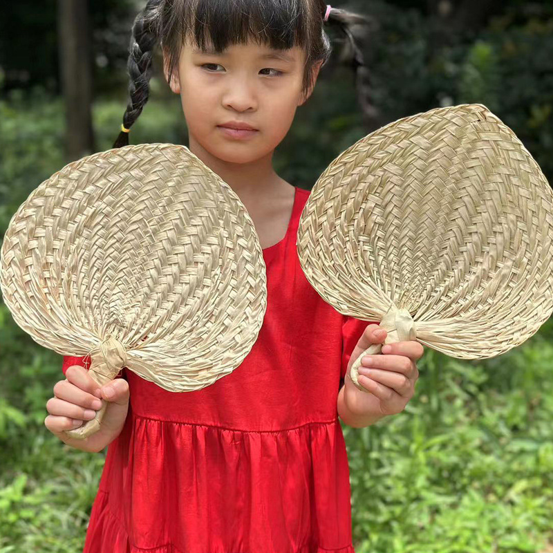 扇子の大きい蒲の扇子の済公の芭蕉の扇子のちまきの葉の老人の手は旧式の手作業の絵画の葵の葉を振って扇子を焼きます|undefined