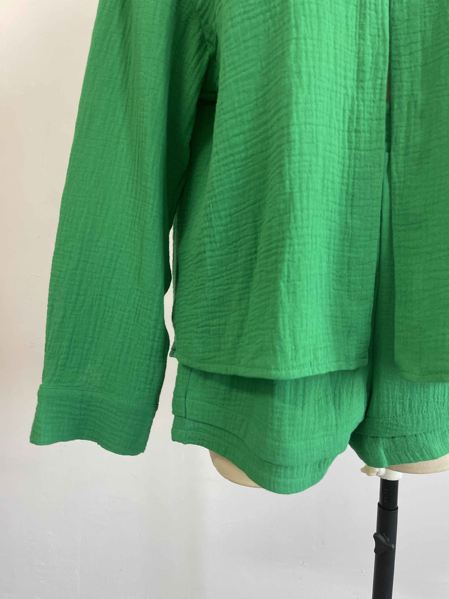 2023  European and American Women's Wrinkled Lapel Long Sleeve Shirt High Waist Drawstring Shorts Fashion Casual Two-Piece Set_voghion.com