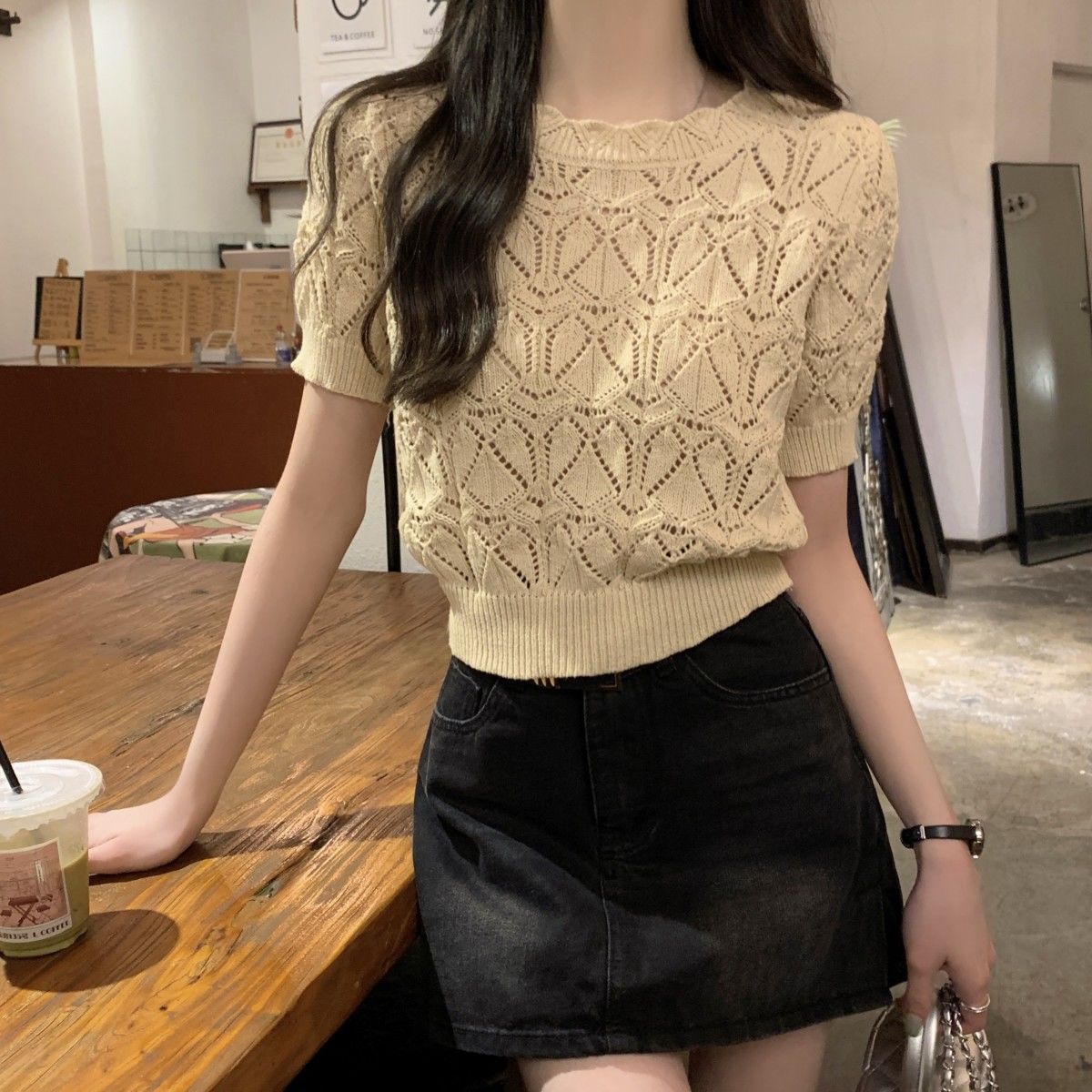 Gentle temperament hollow-out T-shirt women's summer new American solid color short waist slim slimming short sleeve shirt fashion