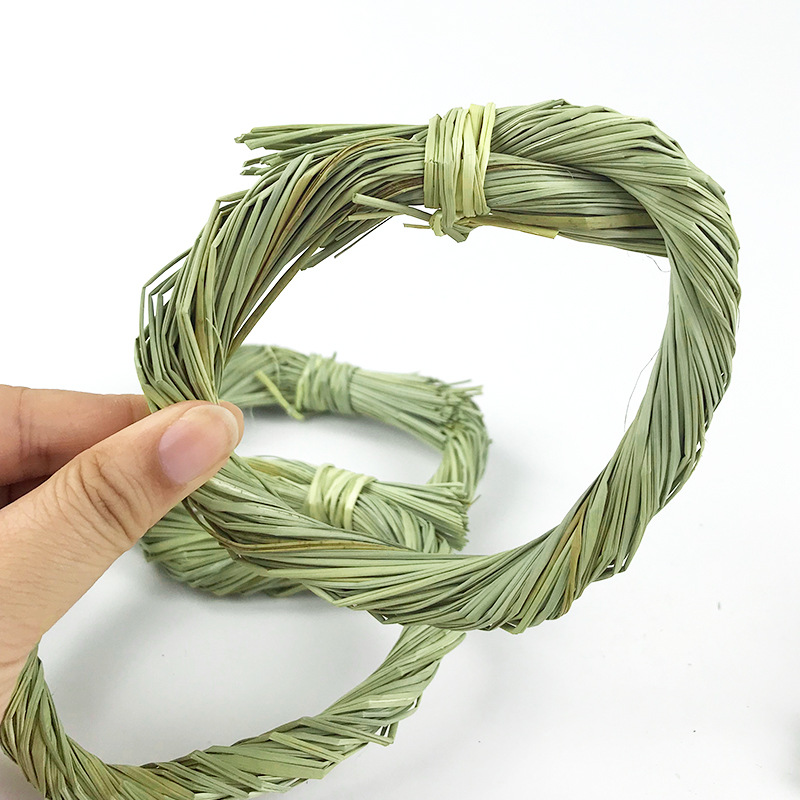 Pet Rabbit Molar Hand-made Water Grass Toy Guinea Pigs Totoro Hamster Molar Toy Ball Grass Ball Twist Grass Ring