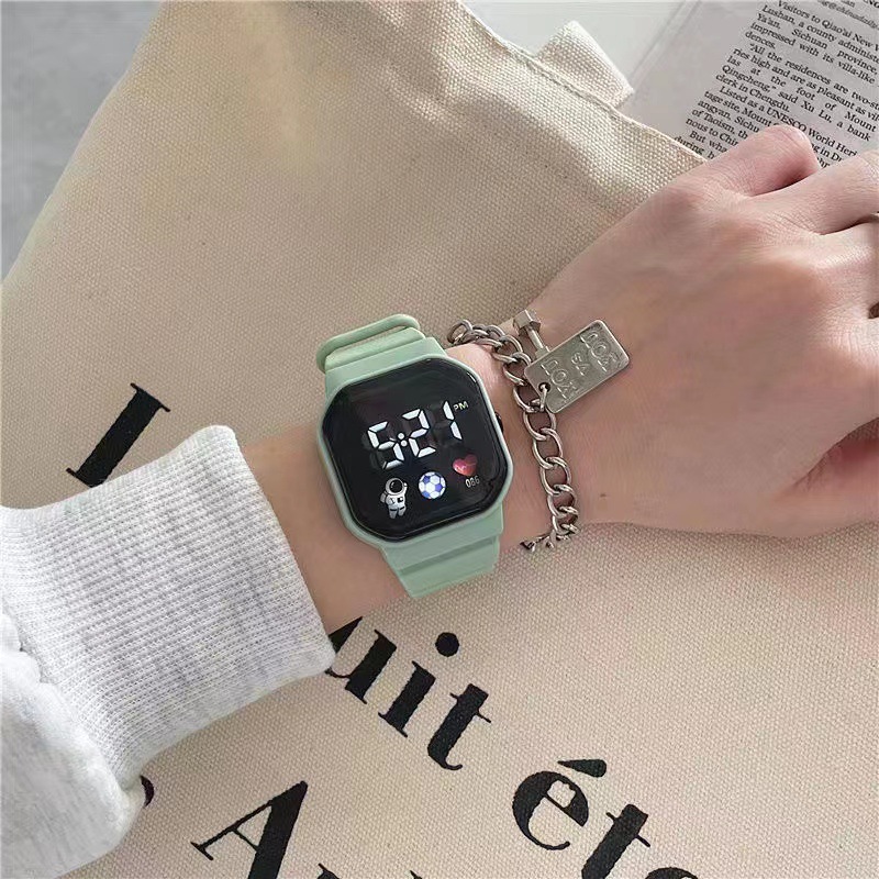 Watch digital display Harajuku style astronaut LED calendar high color value Student Party simple fashion electronic watch