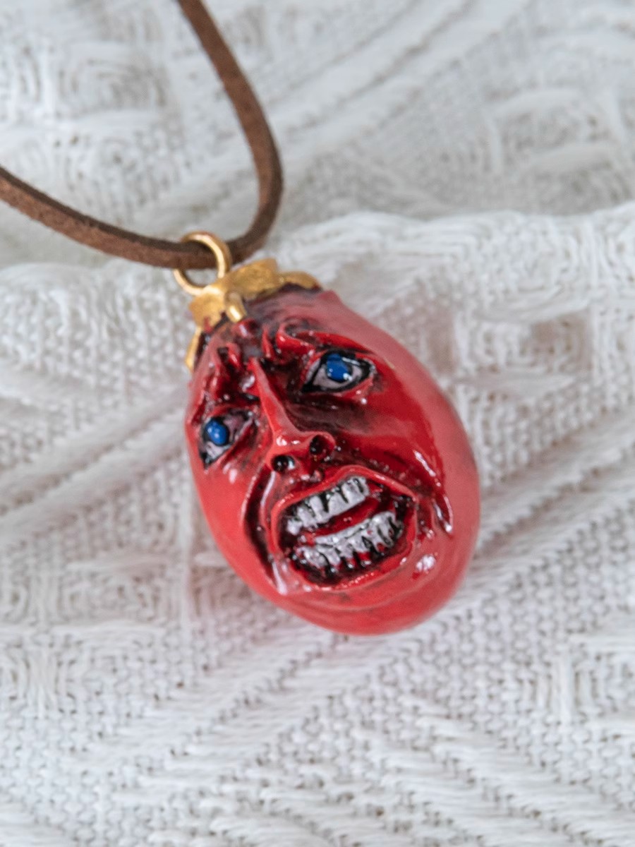 Xinshou village sword wind legend Qibei black Wright brand warrior Gus resin pendant pendant peripheral overlord's egg