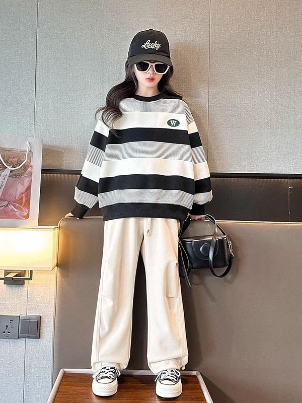 Girls' sweater Spring and Autumn 2023 new western style children's autumn fashionable clothes girls' loose top suit