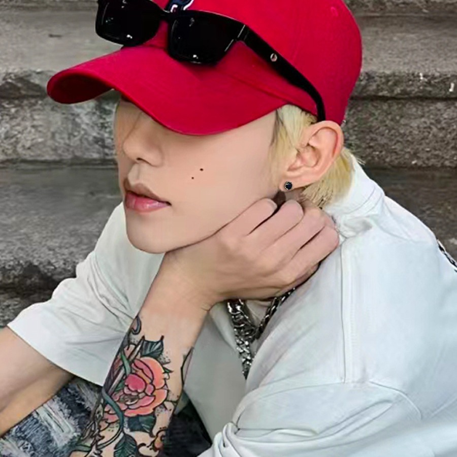 Cool style ear studs men's retro high-grade American simple design niche black titanium steel boys Ruan handsome earrings