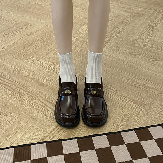 Queen Fan French Loafers Women's 2022 New Autumn and Winter Brown Small Height Increasing Thick Heel British Small Leather Shoes