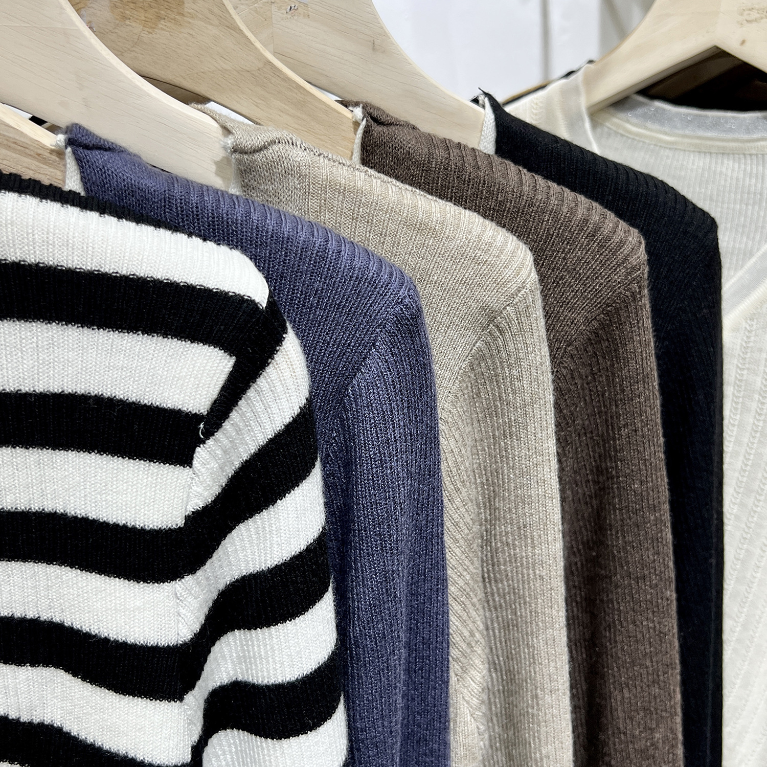 Fake Two-piece Knitted Sweater Cardigan Women's Spring New Long-sleeved V-neck Elegant Top Slim-fit Inner Base Shirt Sweater