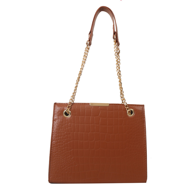 Versatile fashion commuter chain underarm bag 2023 early spring new textured shoulder messenger bag large capacity small square bag
