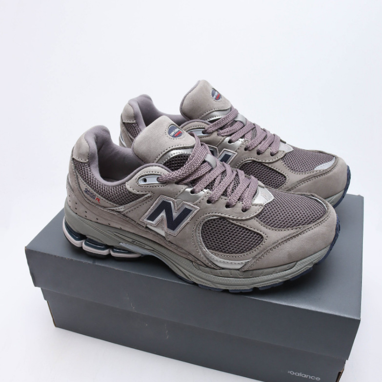 Putian Shoes Spring and Autumn New Bailun Cool Run NB2002r Men's and Women's Sports Shoes Yuan Zu Grey Retro One-Piece Hair