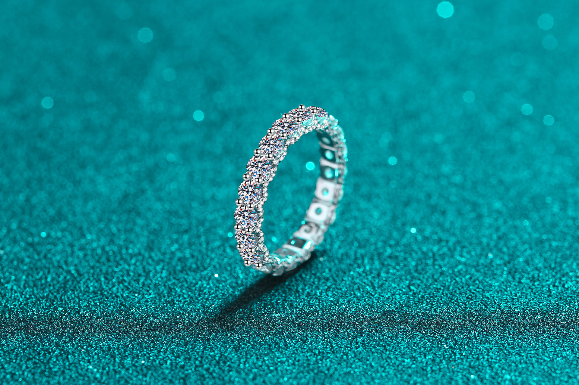 anello in argento sterling gruppo femminile anello moissanite intarsiato placcato oro pt950 matrimonio mesone fabbrica fornitura diretta all'ingrosso_voghion.com