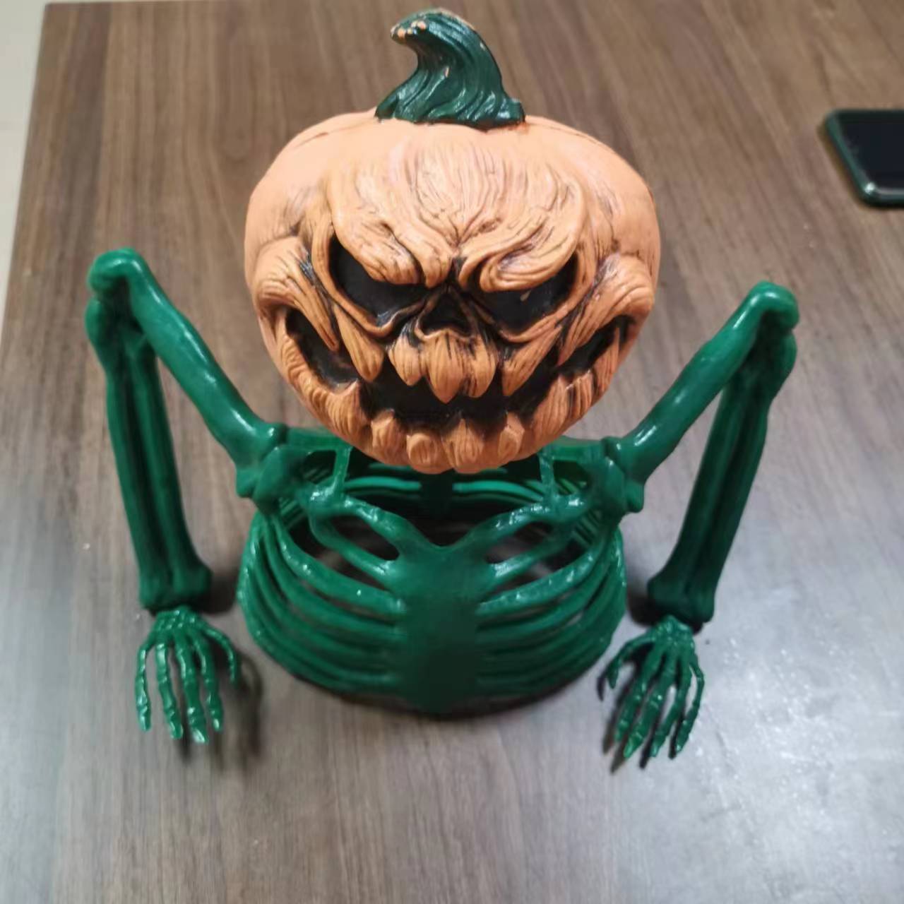 New Halloween haunted house decoration electric half-body luminous skull trick horror toy thriller props wholesale