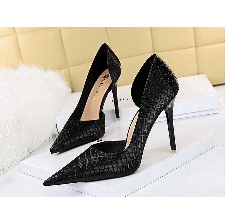 Slim slim heels with high heels and shallow side hollowed-out heels retro serpentine single shoes_voghion.com
