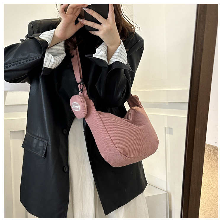 Solid color simple large capacity 2023 autumn and winter New Korean style simple shoulder messenger bag mother bag dumpling bag fashion_voghion.com