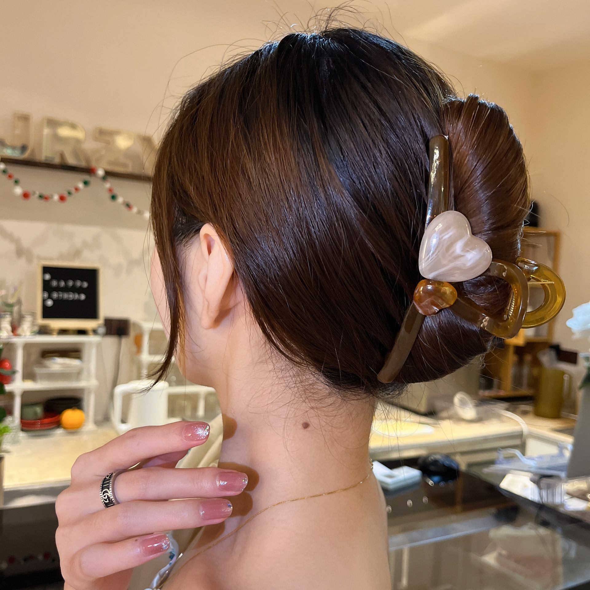 Fermaglio per capelli grande per la parte posteriore della testa Fermaglio per capelli a forma di squalo Accessori per capelli Accessori per capelli a forma di disco Accessori per capelli con nodo a metà senso avanzato Copricapo_voghion.com