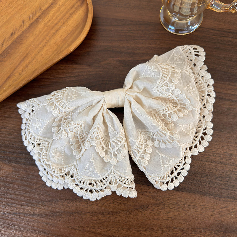 Koreanesche Stil Wäiss Spitze Gestickte Schleif Hallef-Kraaft Hoernadel Fraekapp 2024 Neie Stil High-End Elegant Kappbedeckung_voghion.com