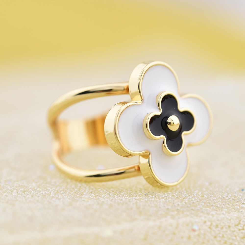2022 new high-end four-leaf clover scarf buckle fashion exquisite Joker square scarf buckle female accessories factory direct sales
