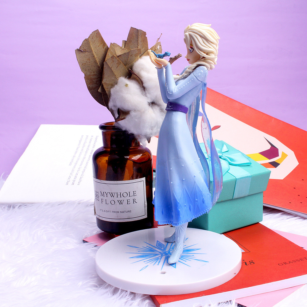 Solid PVC hand holder lizard large base Aisha princess cake decoration Princess hand-made home decoration