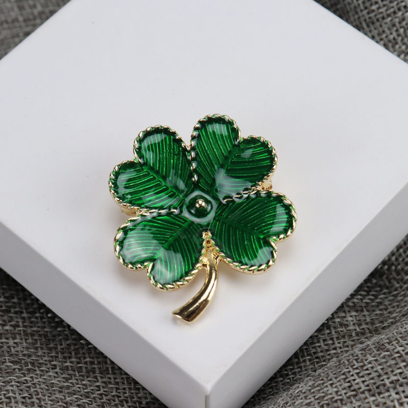 Lucky Four-Leaf Clover brooch dripping oil enamel love leaf pin natural wind anti-exposure four-leaf clover brooch wholesale
