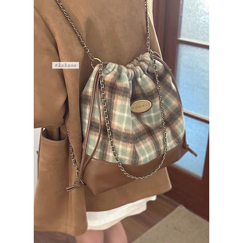 Guangzhou factory retro college style backpack women's autumn and winter trendy Korean woolen large-capacity bucket bag