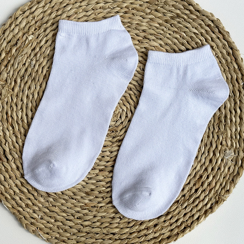 諸及び靴下の卸売りの白黒の灰色の純色のショートソックスの春と秋の走る量のショートソックスの通気性の男性の靴下の越境|undefined