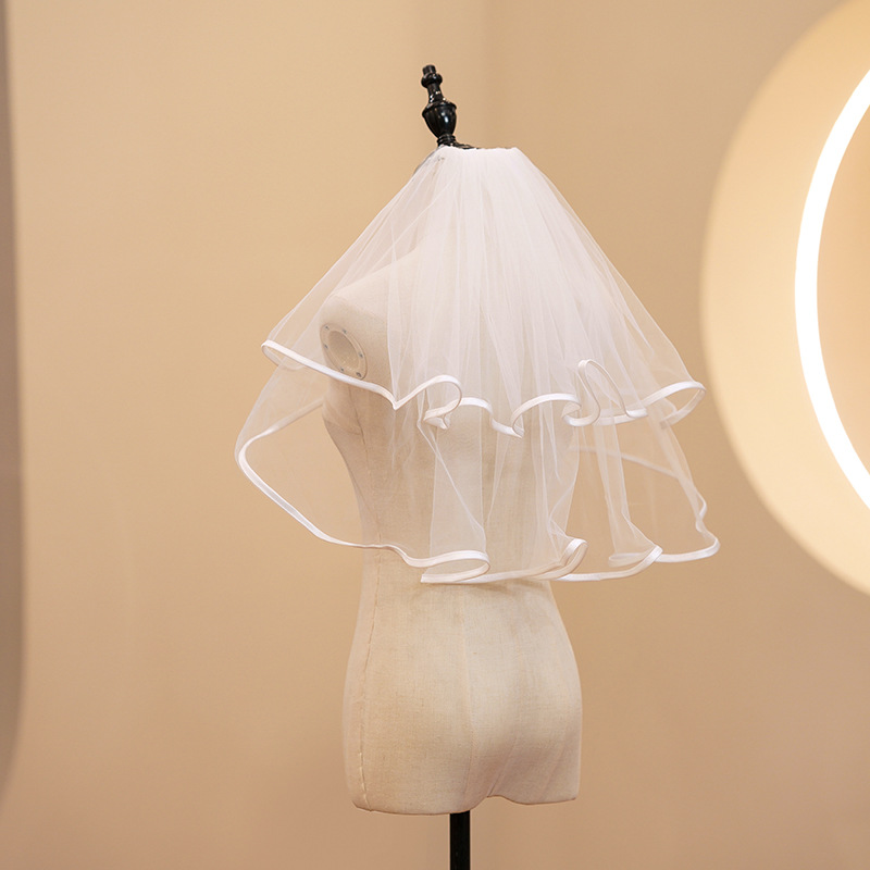 2022 New Children's Short Satin Edge Small Veil Bride Wedding Registration Wedding Dress Studio Simple Small Veil