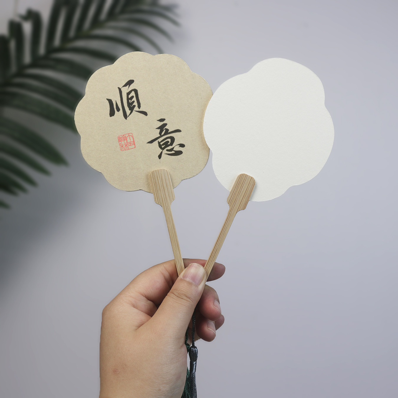 Small round fan mini Xuan paper fan diy blank hand painting floating paint fan Chinese retro children's hand-painted small fan